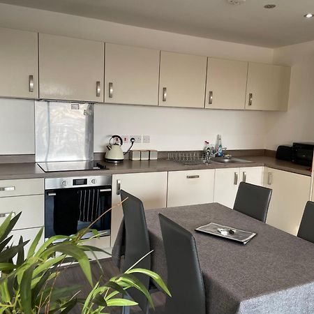 Balcony Marina Apartment With City Skyline Views - Free Secure Parking Manchester Luaran gambar