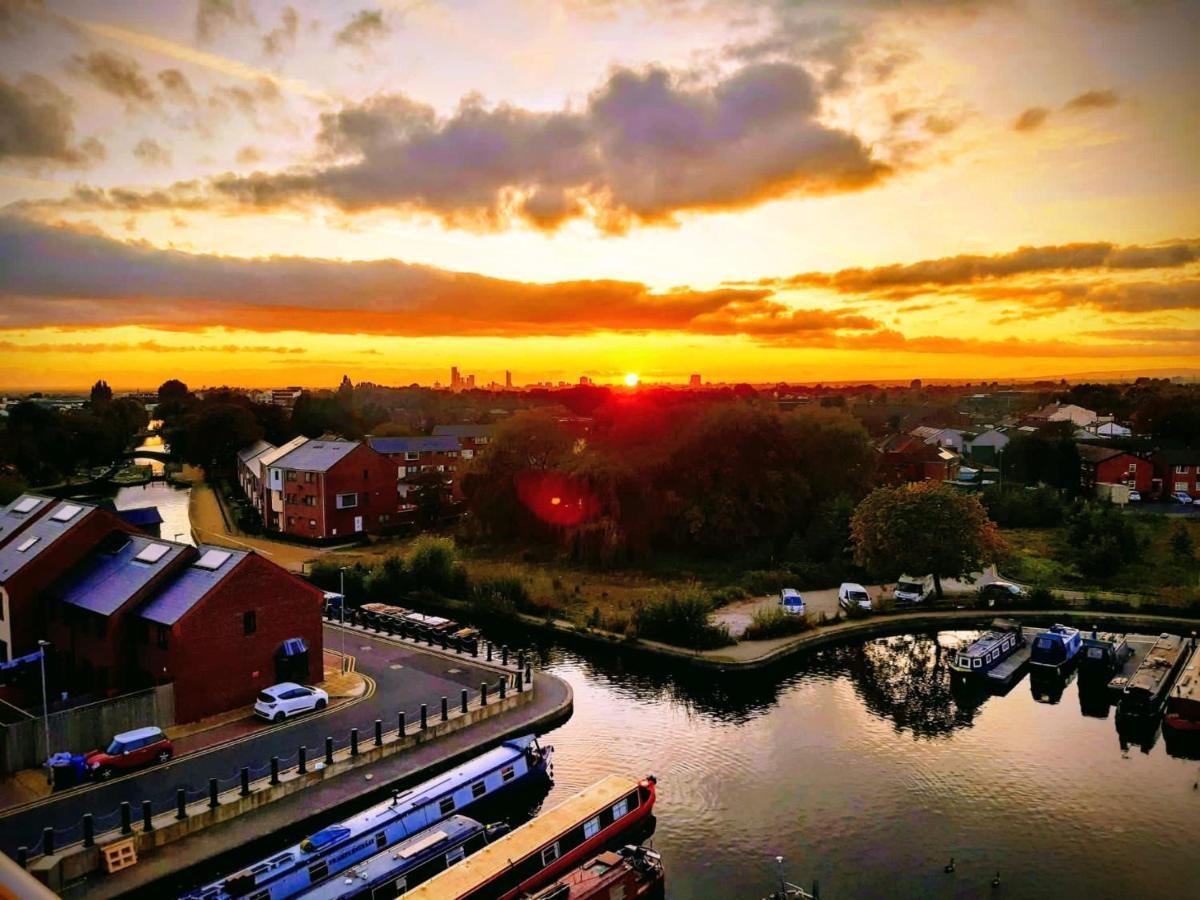 Balcony Marina Apartment With City Skyline Views - Free Secure Parking Manchester Luaran gambar