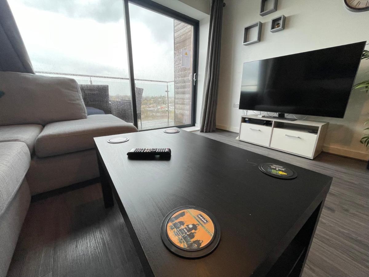 Balcony Marina Apartment With City Skyline Views - Free Secure Parking Manchester Luaran gambar